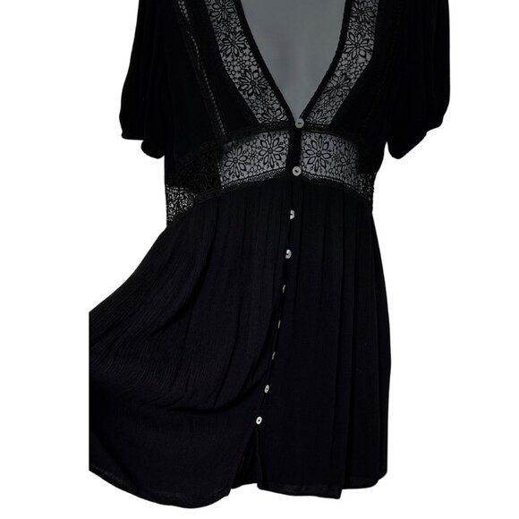 Bewitching BLACK BABYDOLL DRESS Lace rimmed V Neck & Waist Iridescent Buttons - Picture 8 of 9